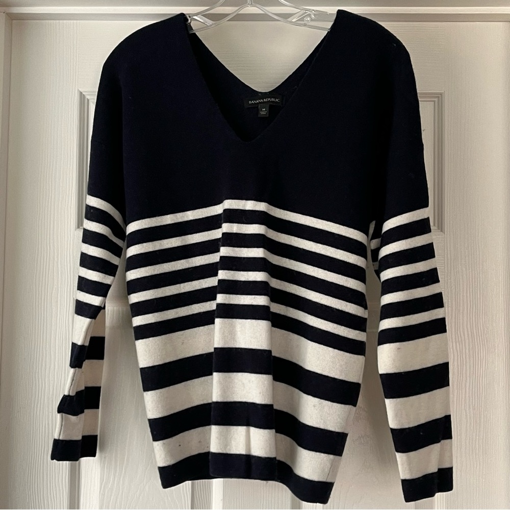 BR navy merino-blend v-neck sweater, M